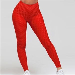 Red scrunched butt leggings